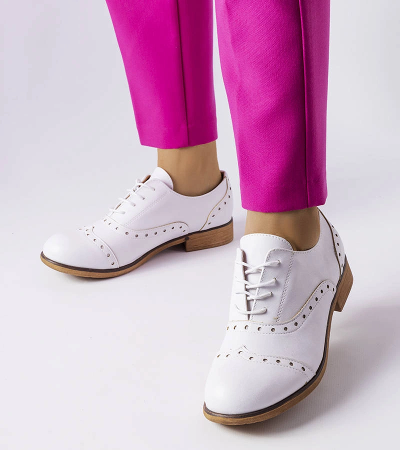 Biele oxfordky zdobené perforáciou Lizotte