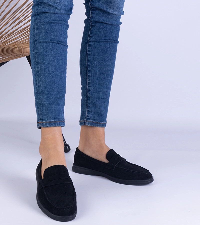 Čierne klasické mokasíny s ažúrou z ekosemišu Sargossi