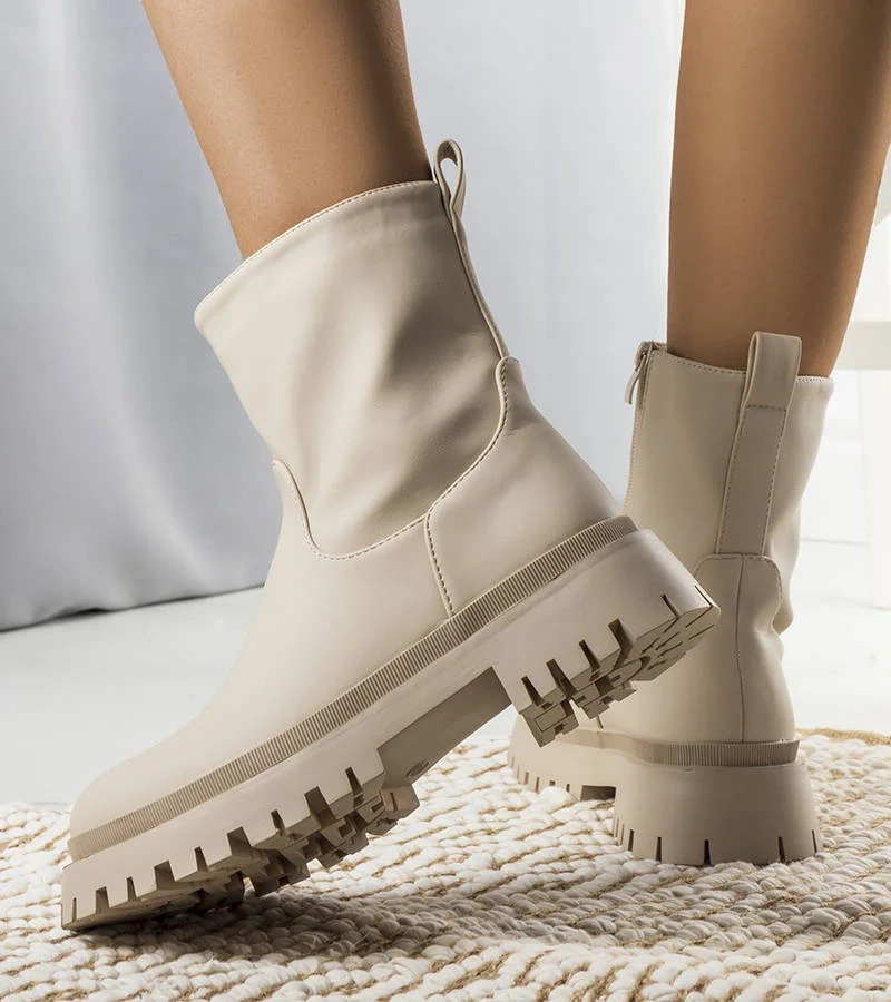 Béžová izolovaná botki Basil