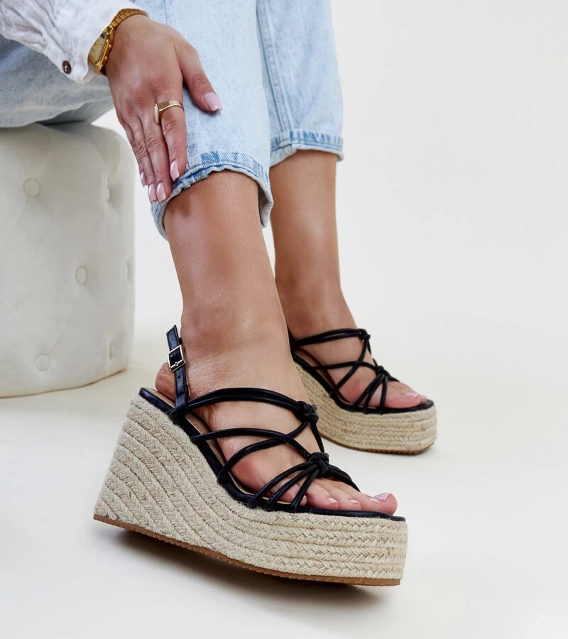 Čierne sandále na platforme Mara