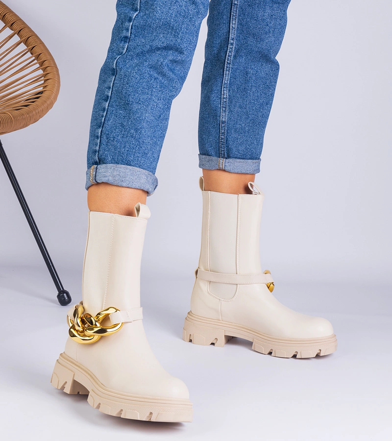 Béžové členkové čižmy zdobené masívnou reťazou Florisenda