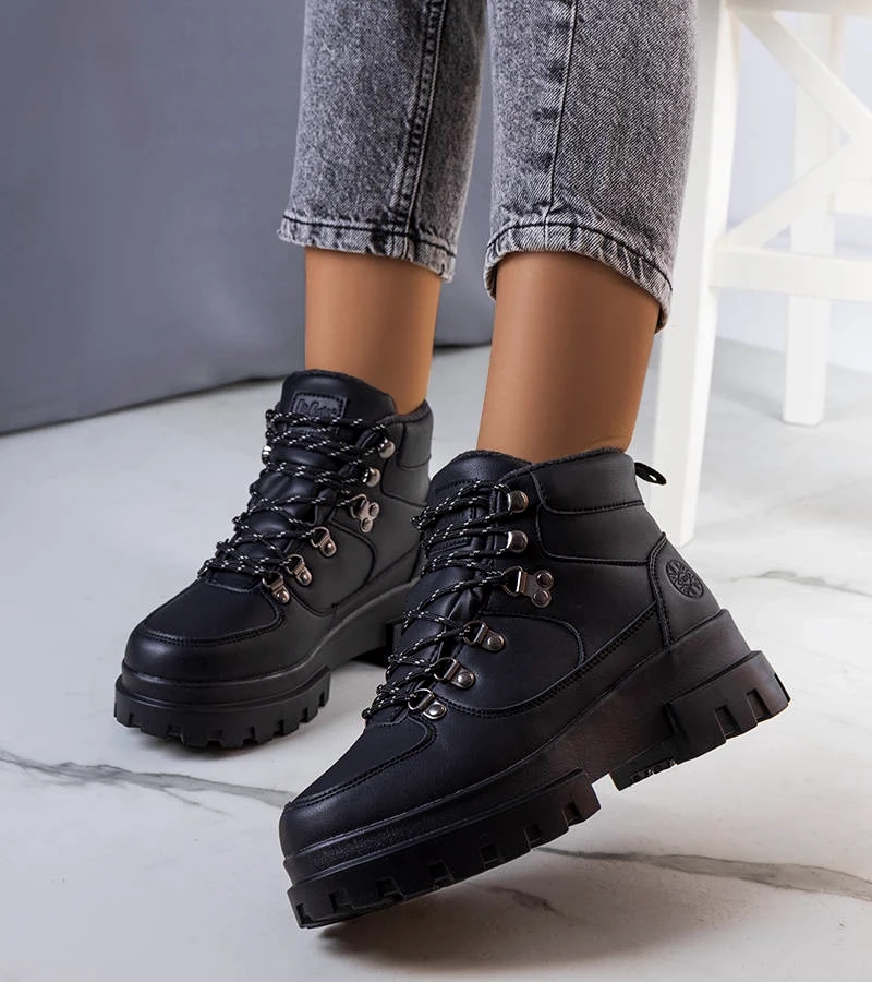 Čierne zateplené trapézy LCJ-22-31-1435L Lee Cooper