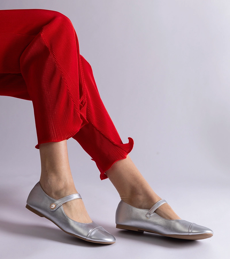 Strieborné balerínky s lakovanou špičkou na suchý zips Jaures