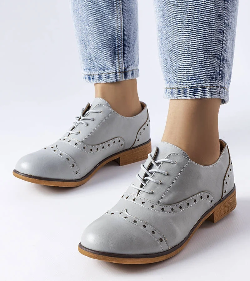 Šedé oxfordky zdobené perforáciou od Lizotte
