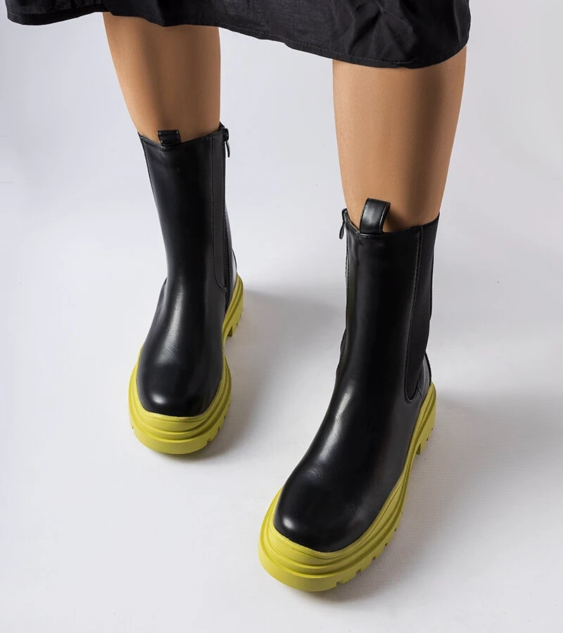 Čierne čižmy s farebnou podrážkou Delebio