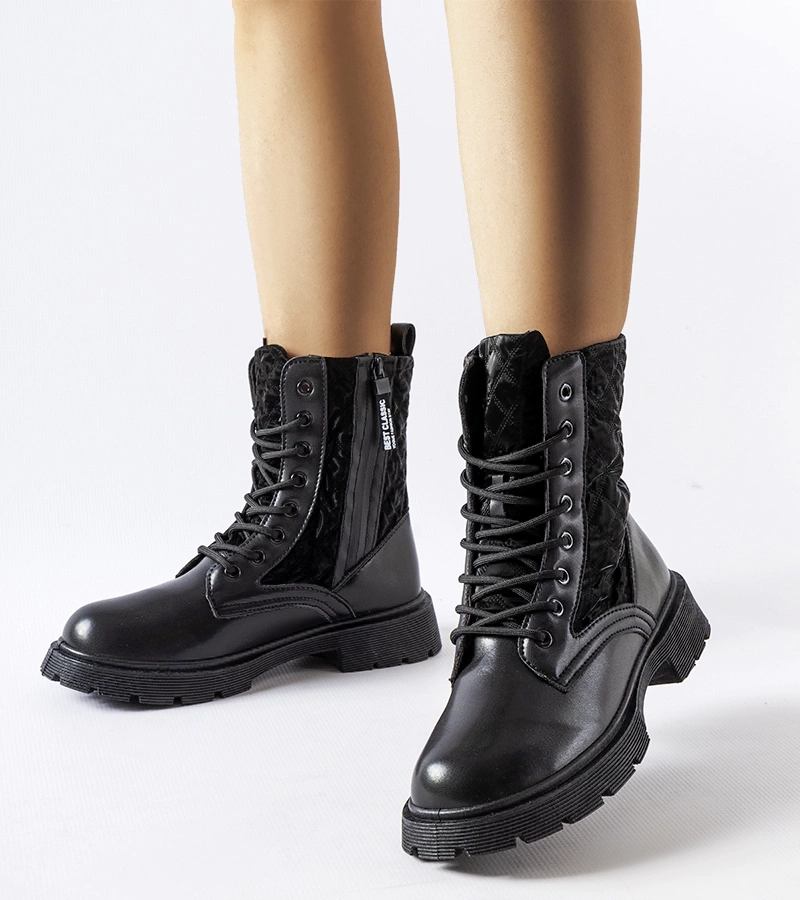 Čierne trapery zdobené prešívaním Jalbert