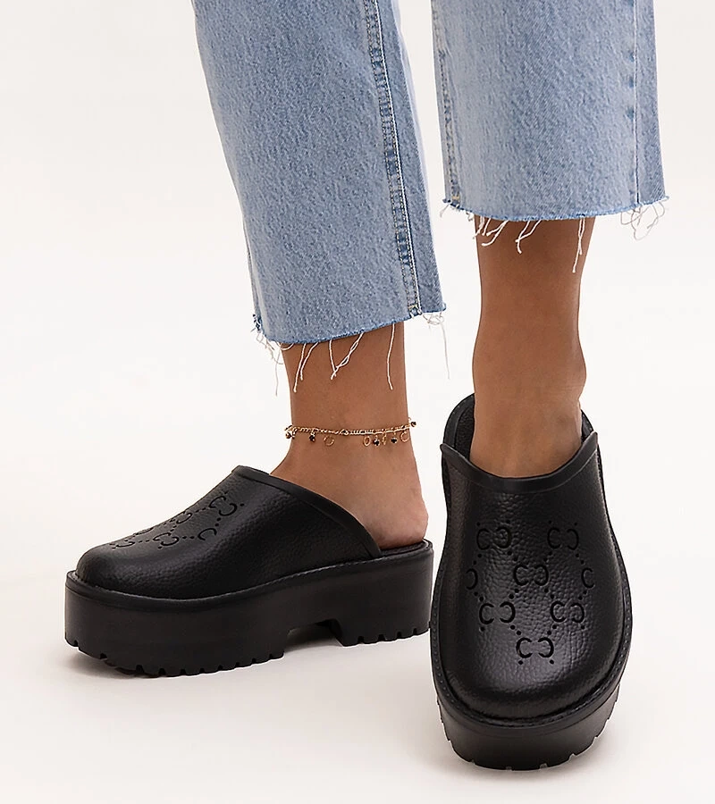 Čierne šľapky typu "drevené topánky" Keirana