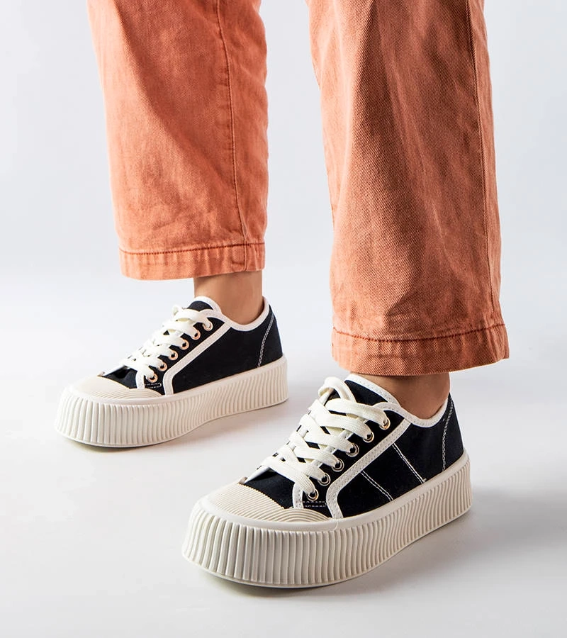 Čierne tenisky na platforme Castanthei