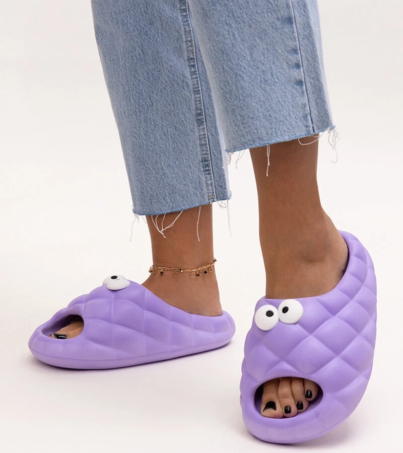 Fialové penové šľapky s očami Gorgesa