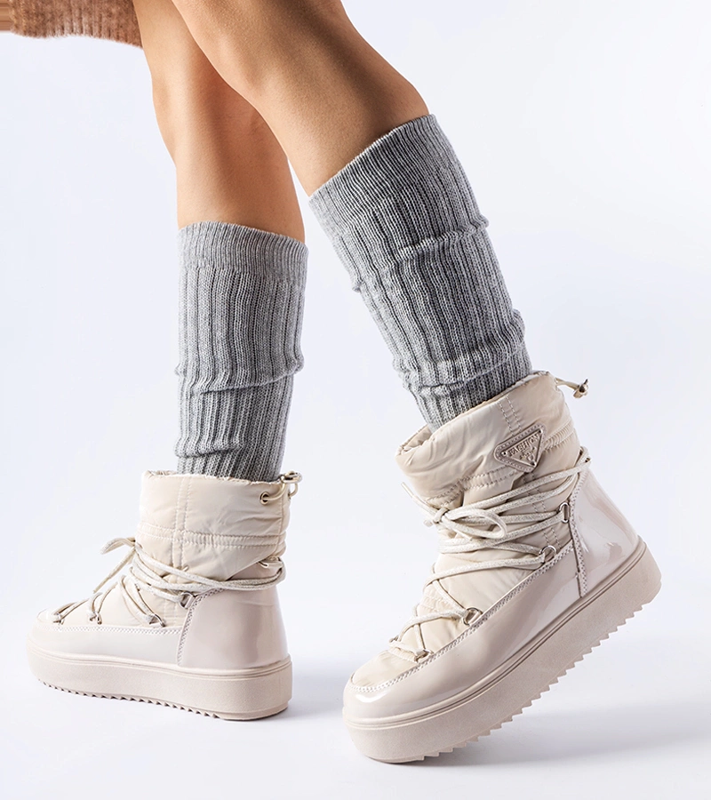 Beige lakované snehule s gumou Calogero