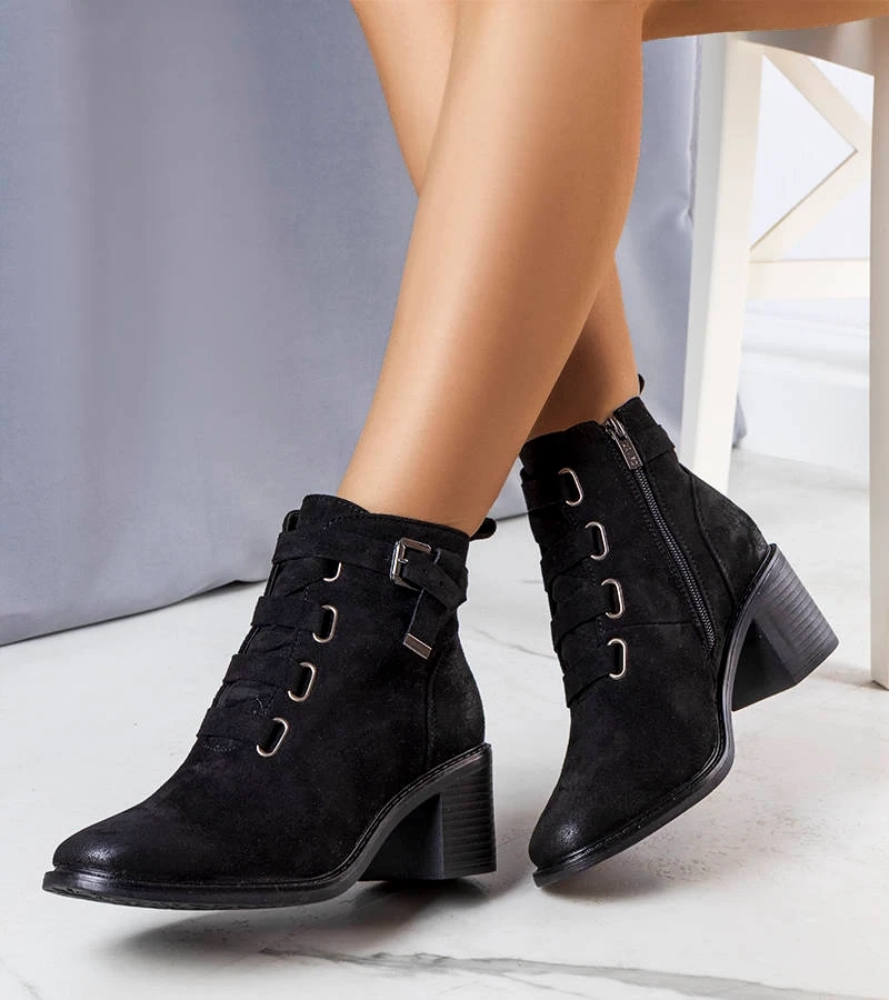 Čierne zateplené botki na podpätku Klinte