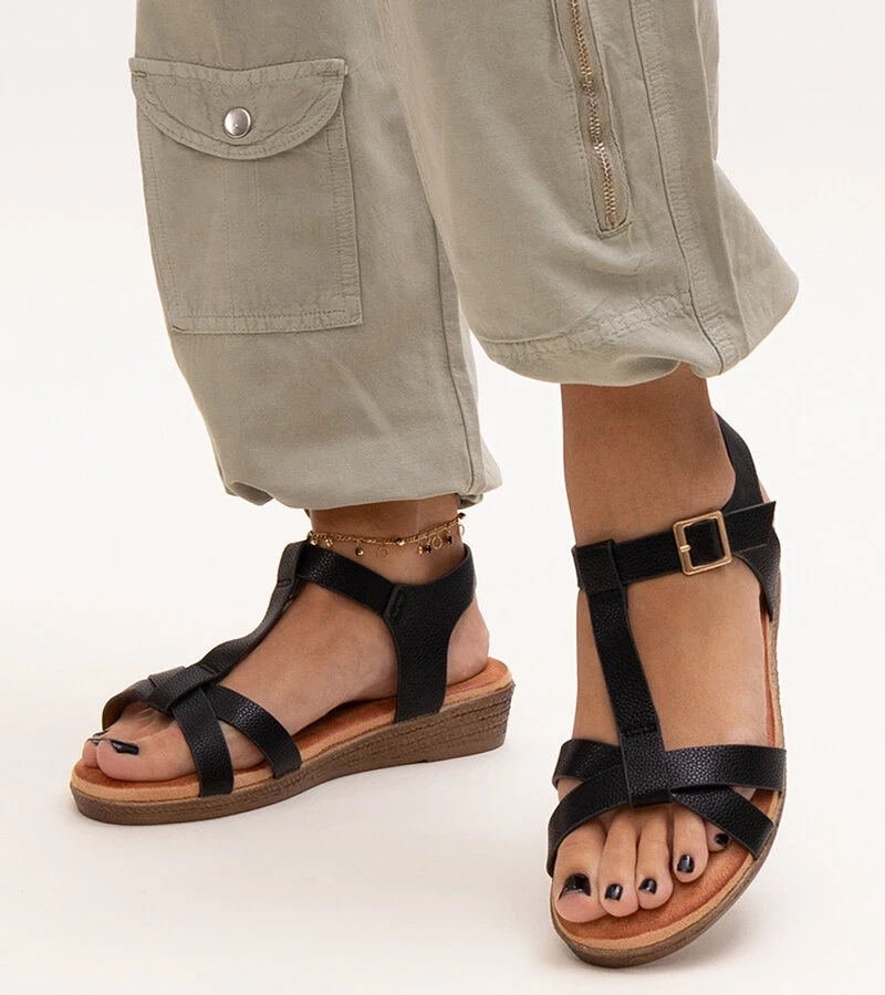 Čierne sandále na nízkom podpätku Sherine