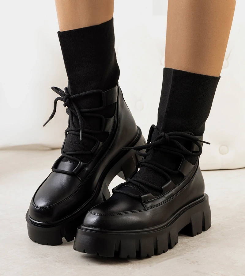 Čierna botki so zvrškom z látky Ligure