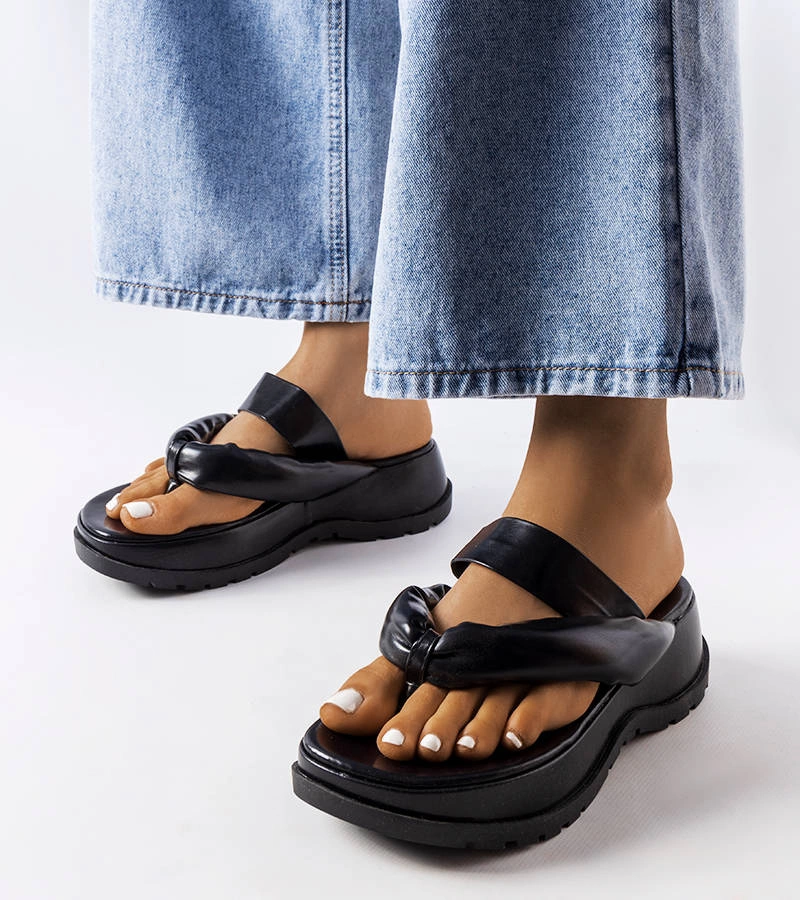 Čierne pevné žabky Lupi