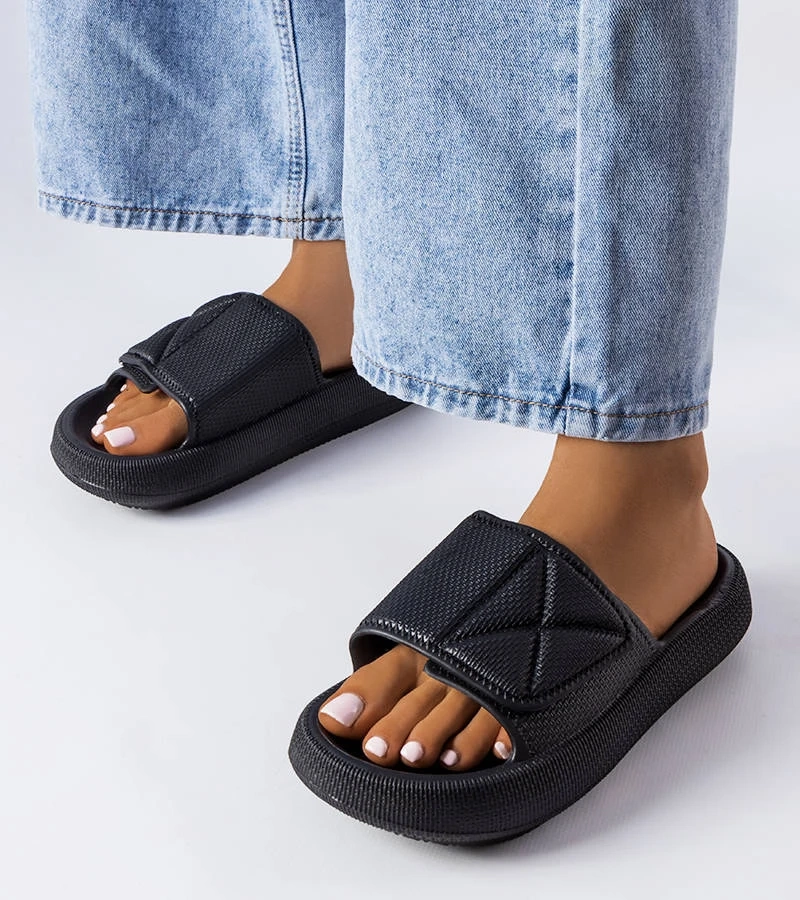 Čierne žabky s nastaviteľným zvrškom Fabrice