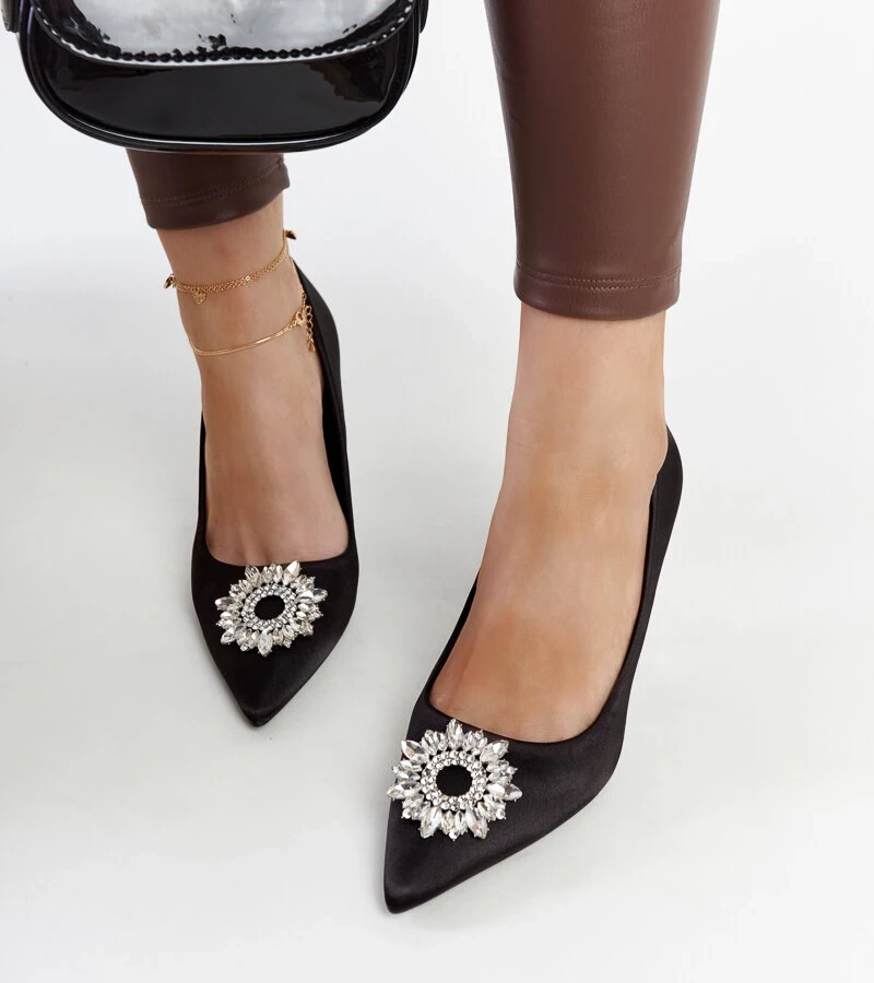 Čierne lodičky so saténovým povrchom a zirkónmi Susegana