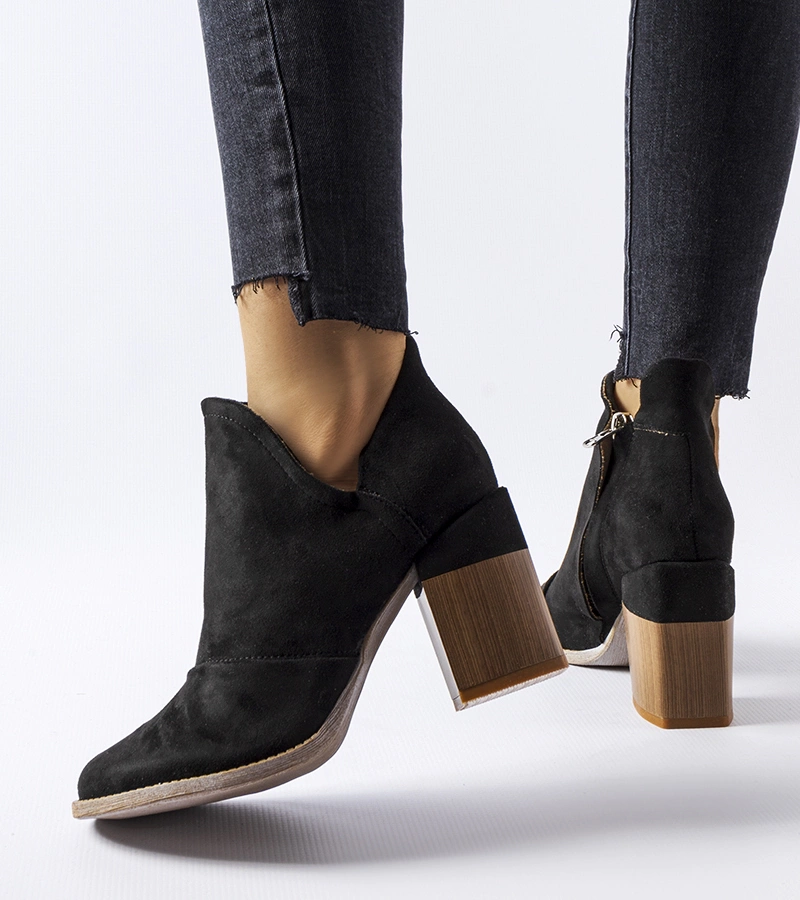 Čierne čižmy Artemisia