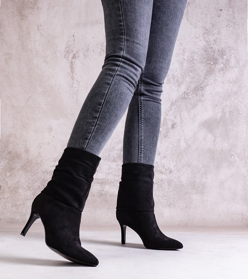 Cerné lodičky na ihličkovom podpätku Bileis.