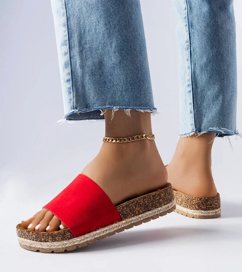 Červené žabky na korkovej podrážke od značky Clovis