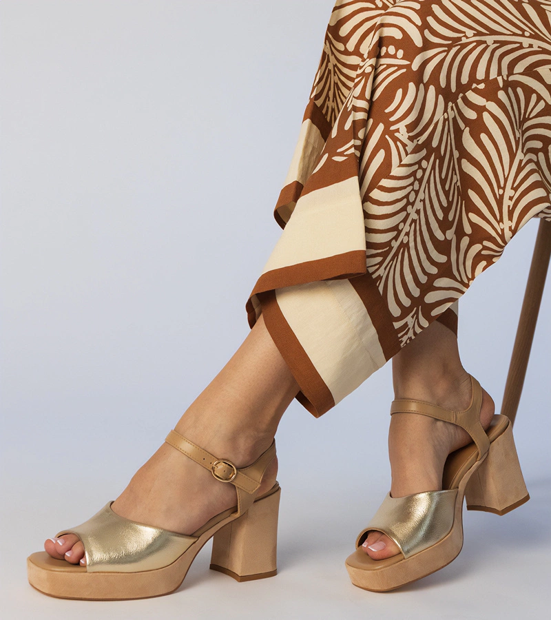 Zlaté dámske sandále na podpätku Aralia