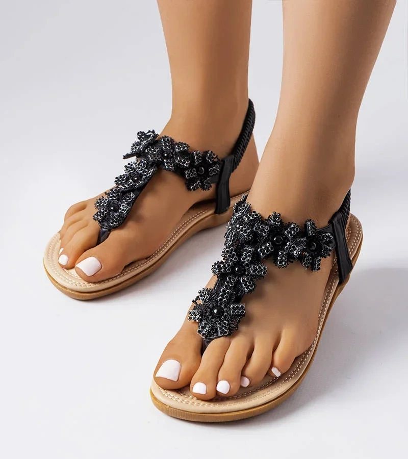 Čierne sandále Hervieux s kvetinovou výzdobou