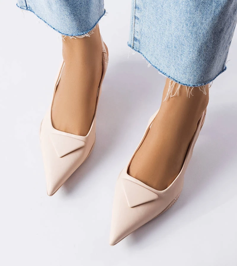 Béžové sandále na nízkom podpätku Gougeon