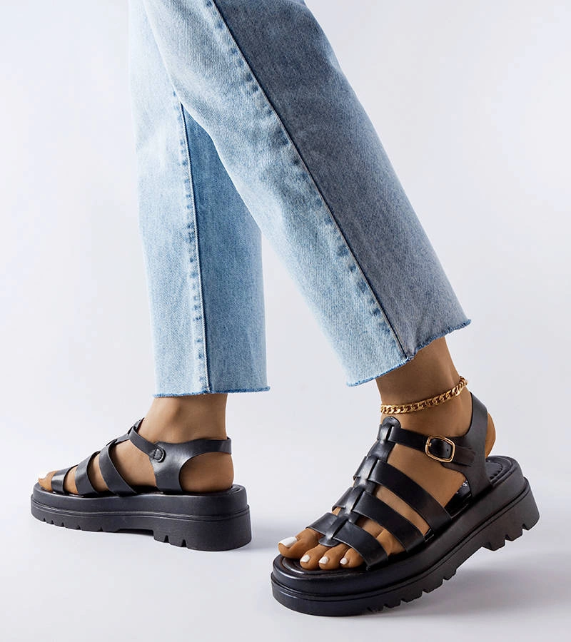 Čierne sandále Saidi s traktovou podrážkou