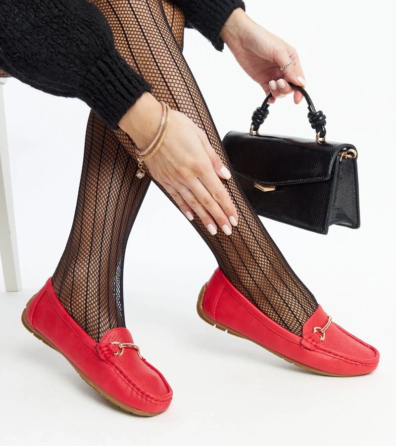 Červené mokasíny s ozdobnou sponkou Adila