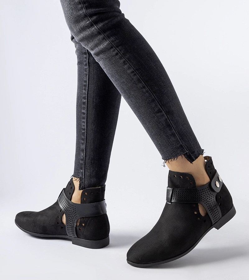 Čierne čipkované vysoko vyrezané čižmy Lungodora