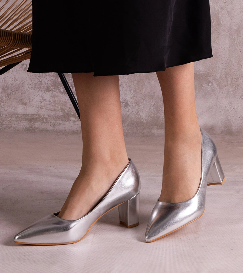 Strieborné lodičky na podpätku Tunia