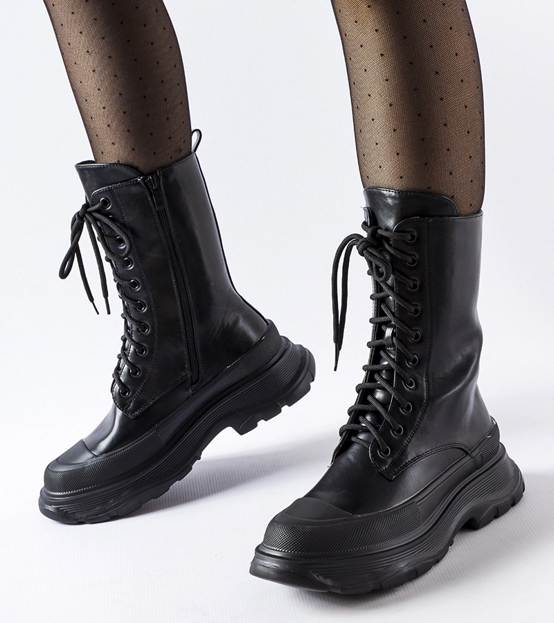 Čierne pracovné topánky s hrubou čiernou podrážkou Crosia