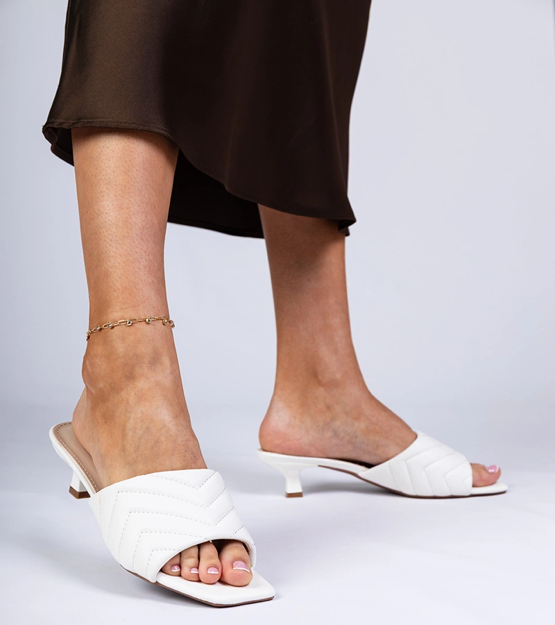 Biele žabky Launay na nízkom podpätku