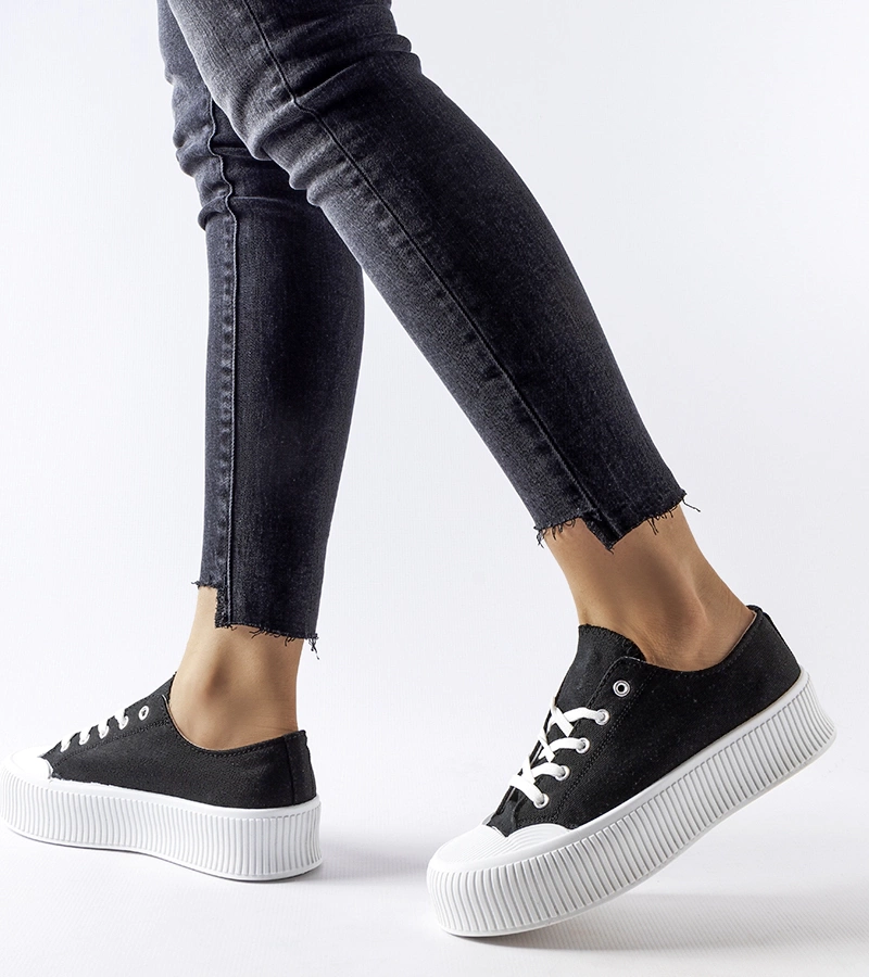 Čierne tenisky na bielom podrážke Fortunata