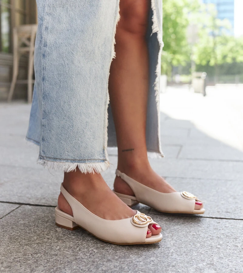 Sandaľky s koženou vložkou Karimala