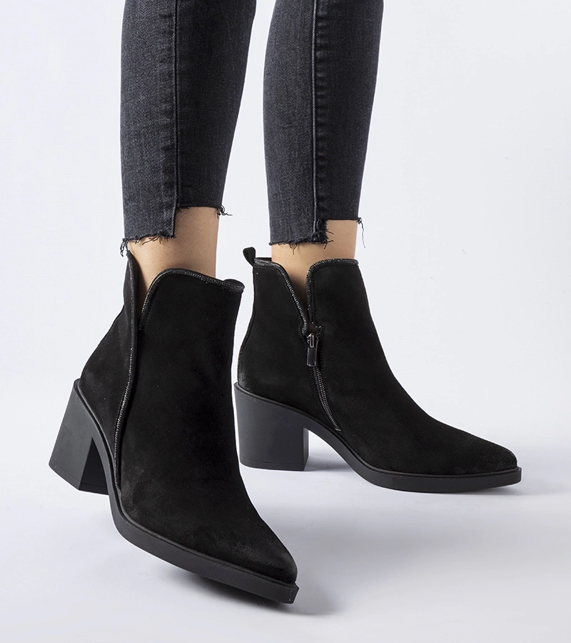 Čierne semišové čižmy na opätku Karino