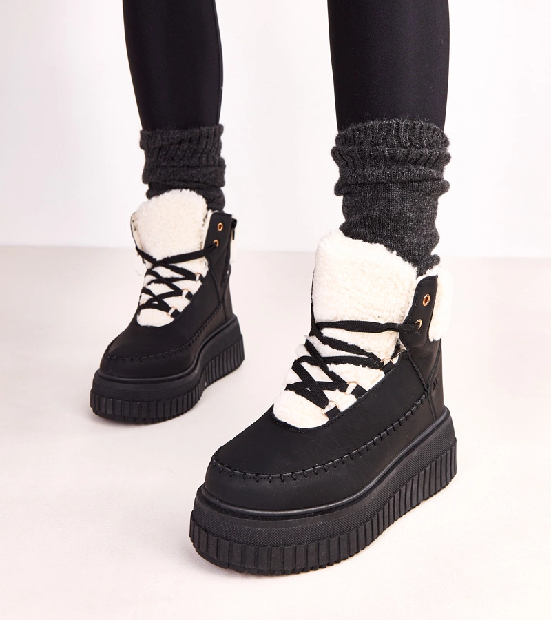 Čierne športové zateplené členkové topánky na platforme Lorraine