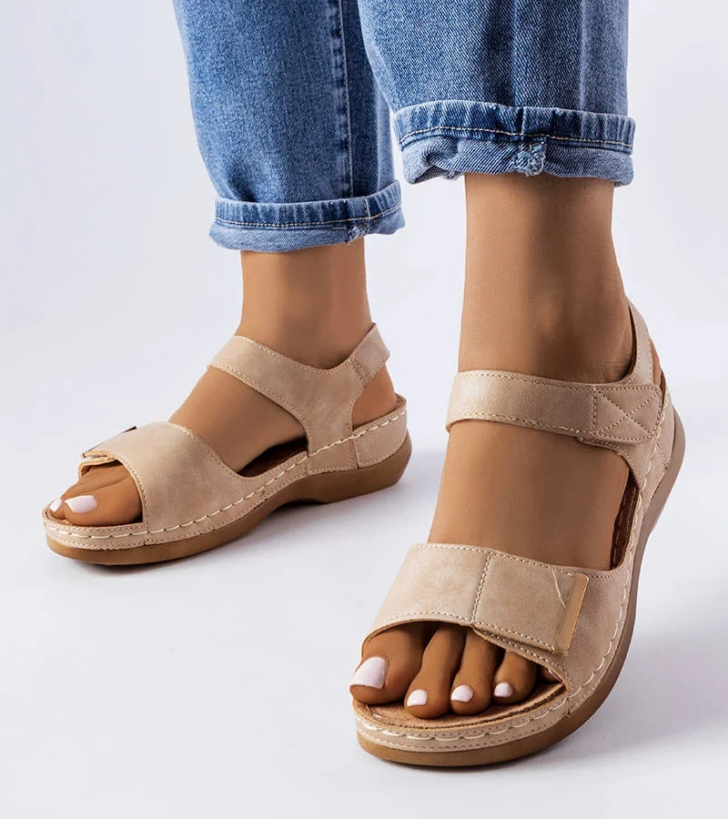 Béžové sandále Vallis na nízkom podpätku