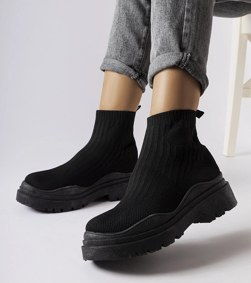 Čierne vysoké tenisky Marks.