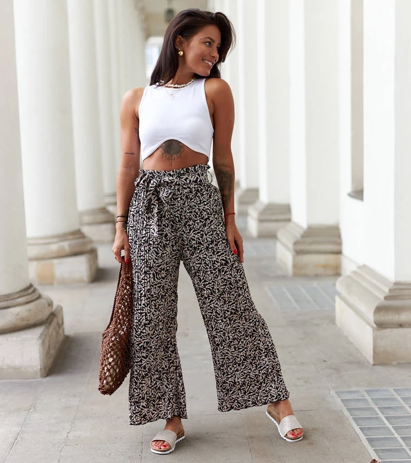 Čierne plisované nohavice značky Roffeno