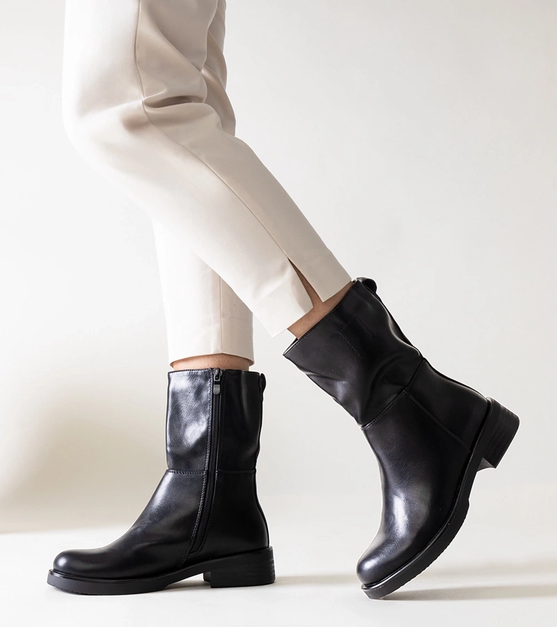 Čierne klasické boty z eko kože Atiena