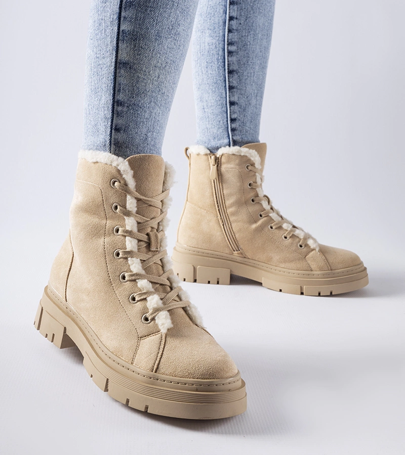 Bežové členkové topánky s umelou kožušinou z eko semišu Chamblee