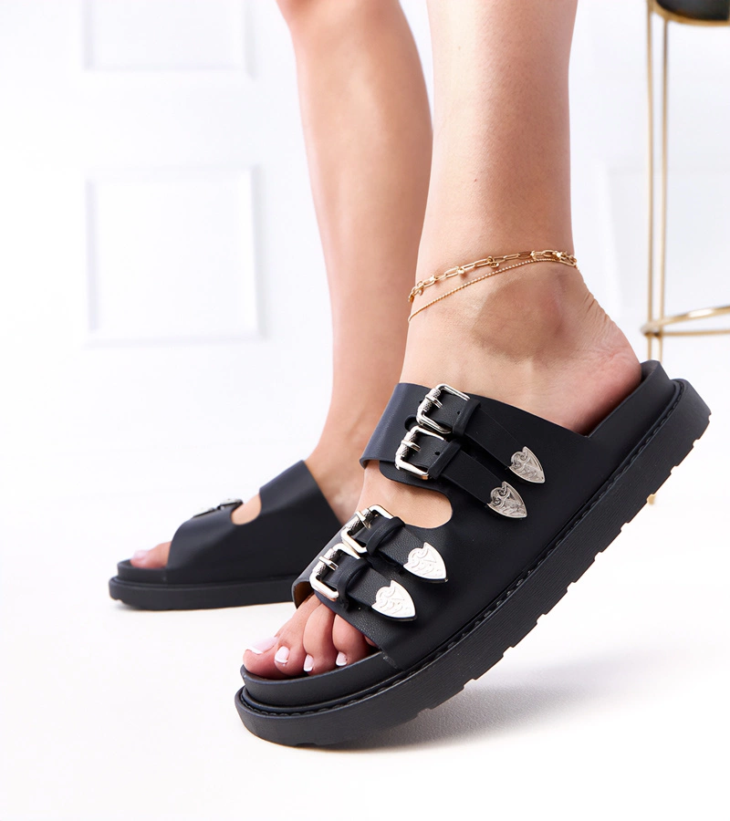 Čierne dámske šľapky s ozdobnými prackami Fetta