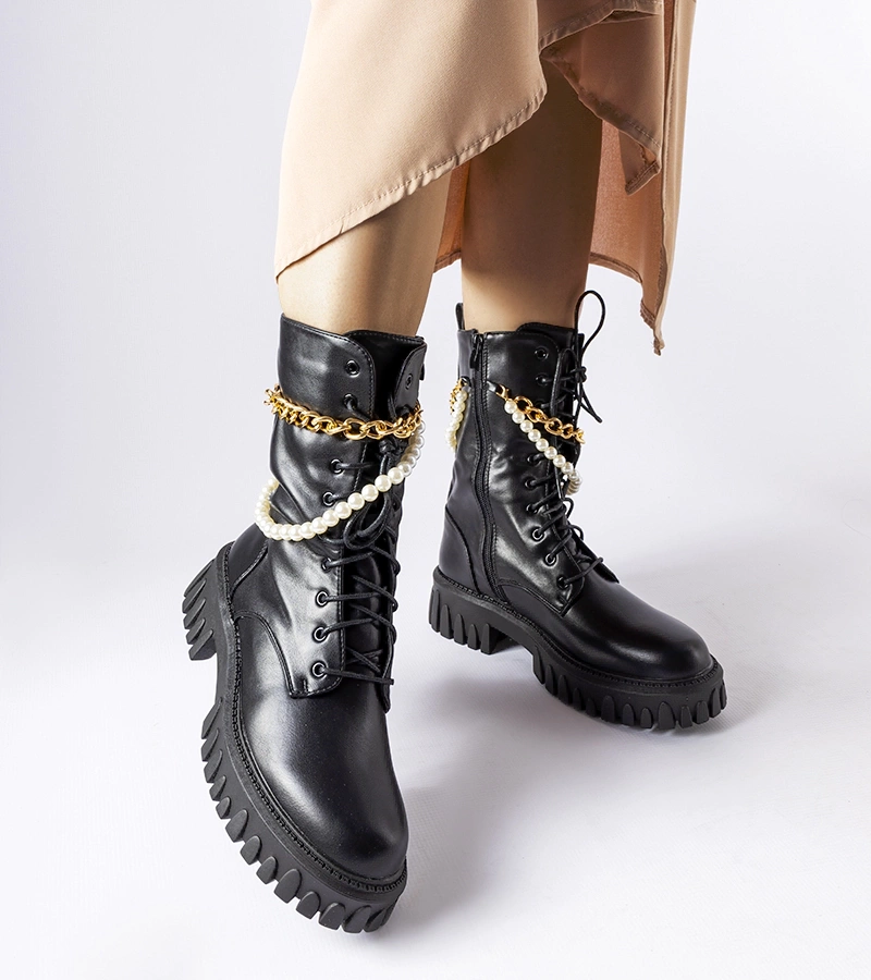 Čierne trapery s perlami a retiazkou Mira