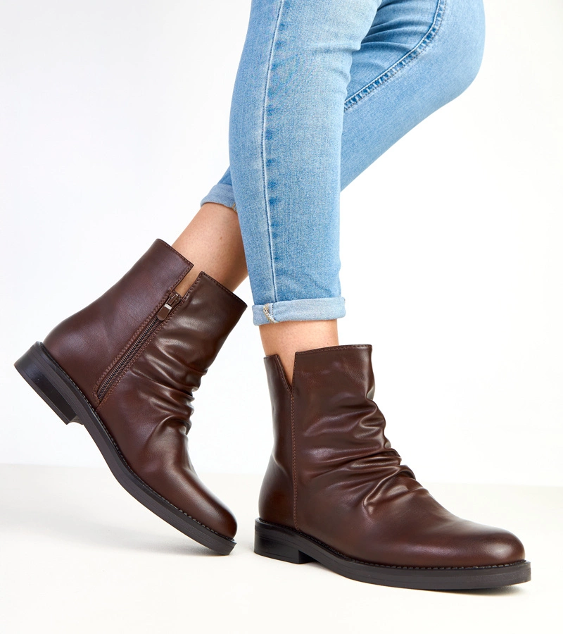 Hnedé dámske členkové topánky s nariasením vpredu Alexis