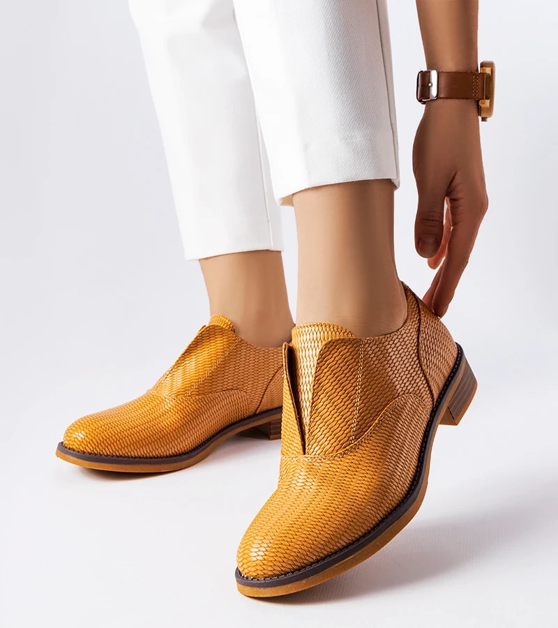 Poltopánky Mendes z ekokože s hnedým reliéfom