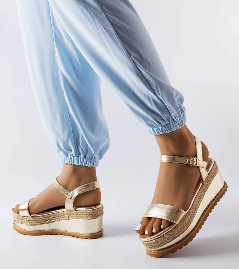 Zlaté sandále na platforme Access