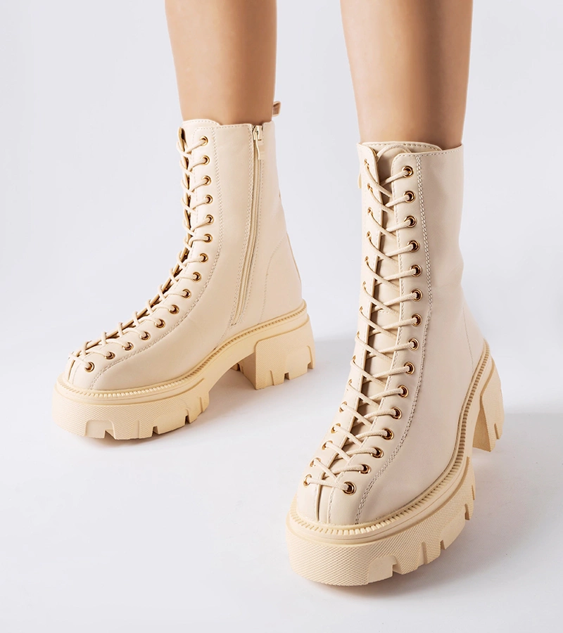 Beige zateplené čižmy zdobené viazaním Amla