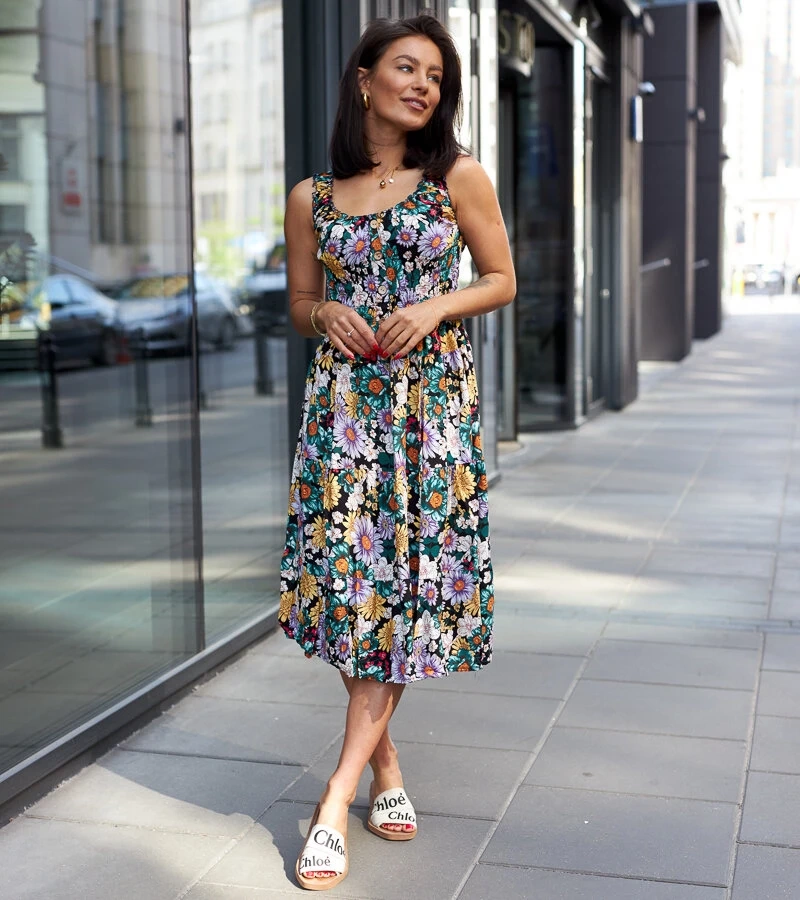 Čierna midi šaty s kvetmi Kiera