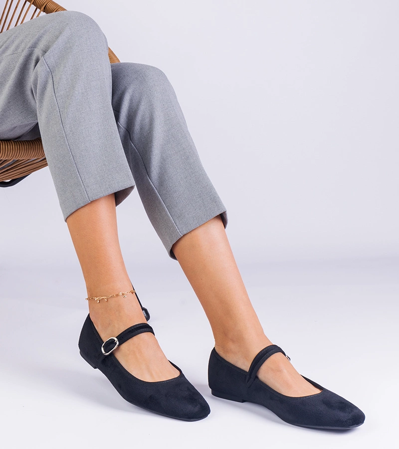 Čierne balerínky s gumou a štvorcovou špičkou Averina