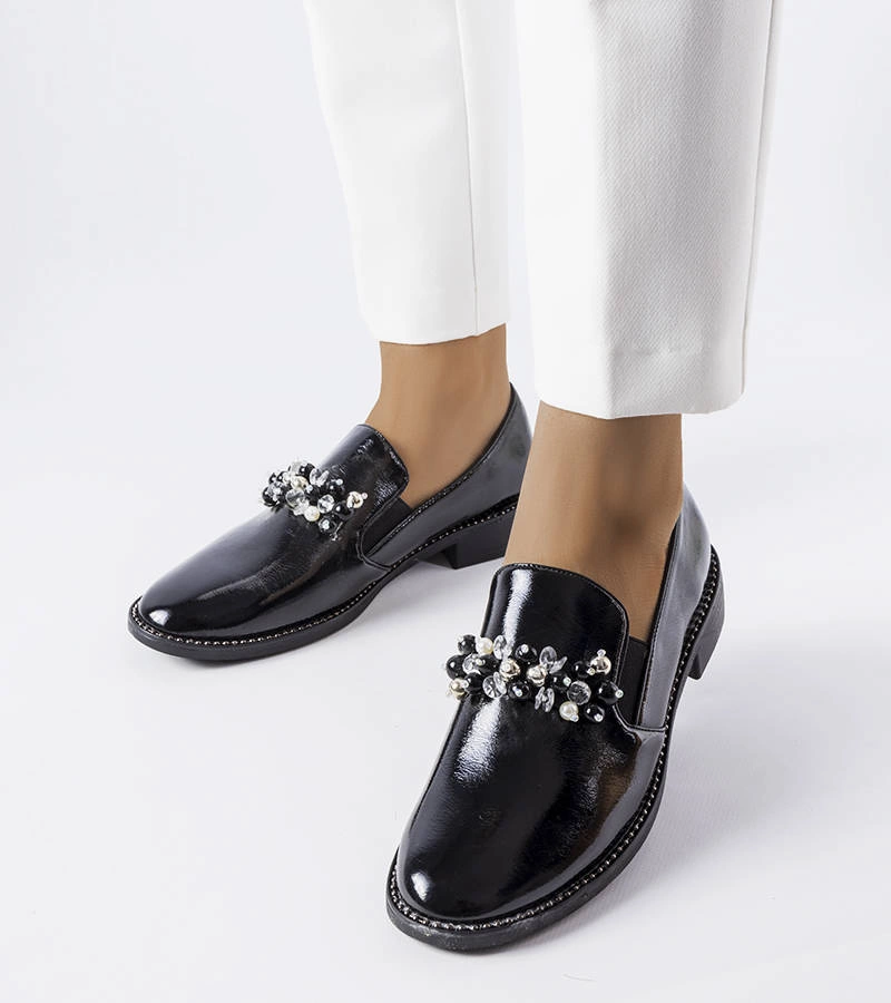 Čierne lakované poltopánky s kryštálmi Bonne